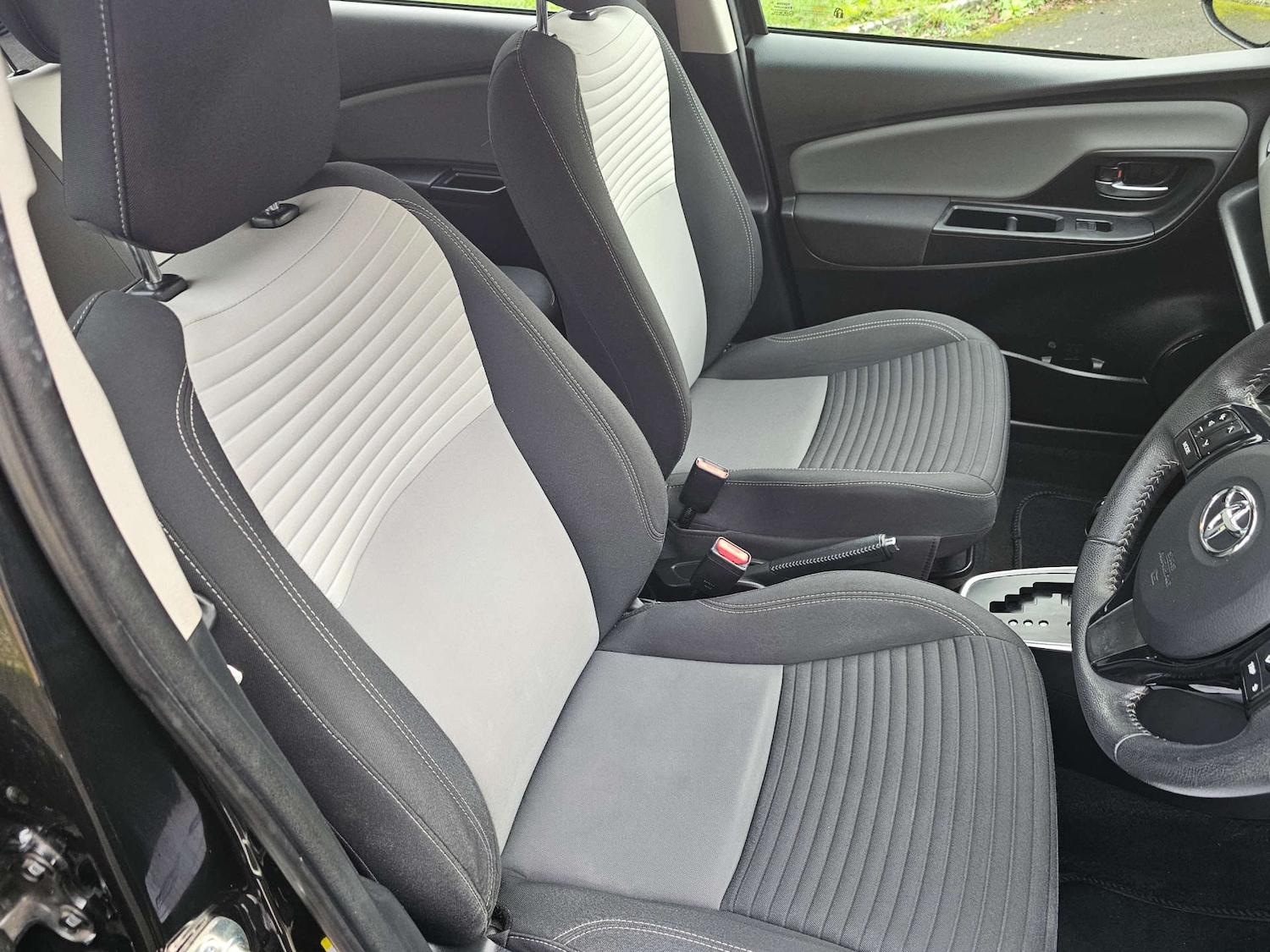 Used Toyota Yaris 2018 for sale - 76735812: Photo 23