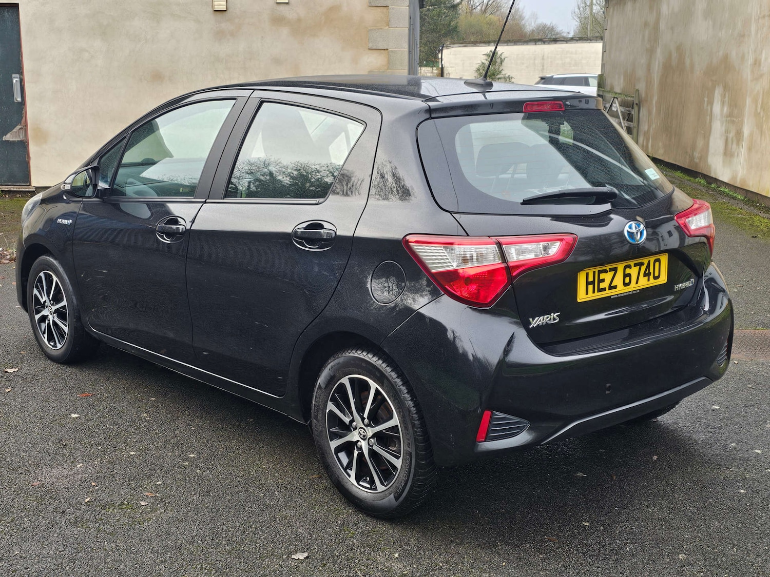 Used Toyota Yaris 2018 for sale - 76735812: Photo 3