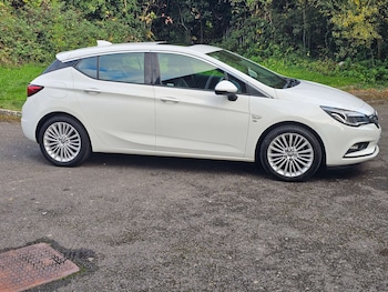 Used Vauxhall Astra 2017 for sale - 76296845: Photo 2