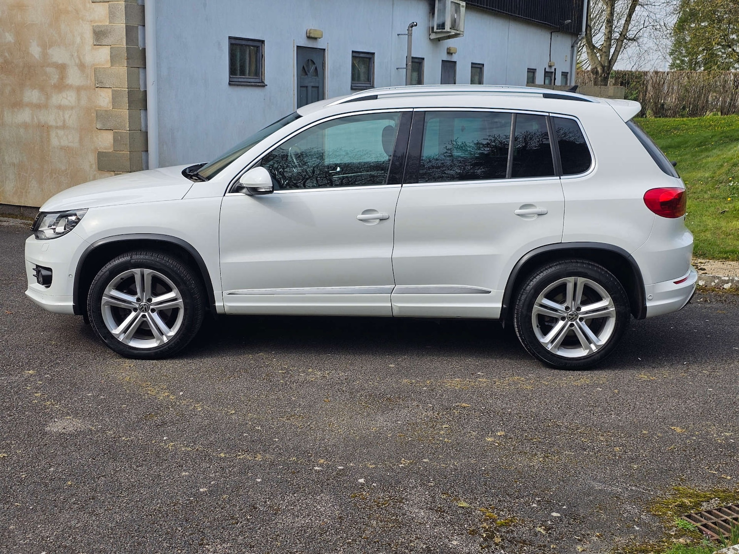 Used Volkswagen Tiguan 2015 for sale - 77989964: Photo 2