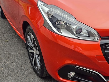 Used Peugeot 208 2016 for sale - 76126189: Photo 2