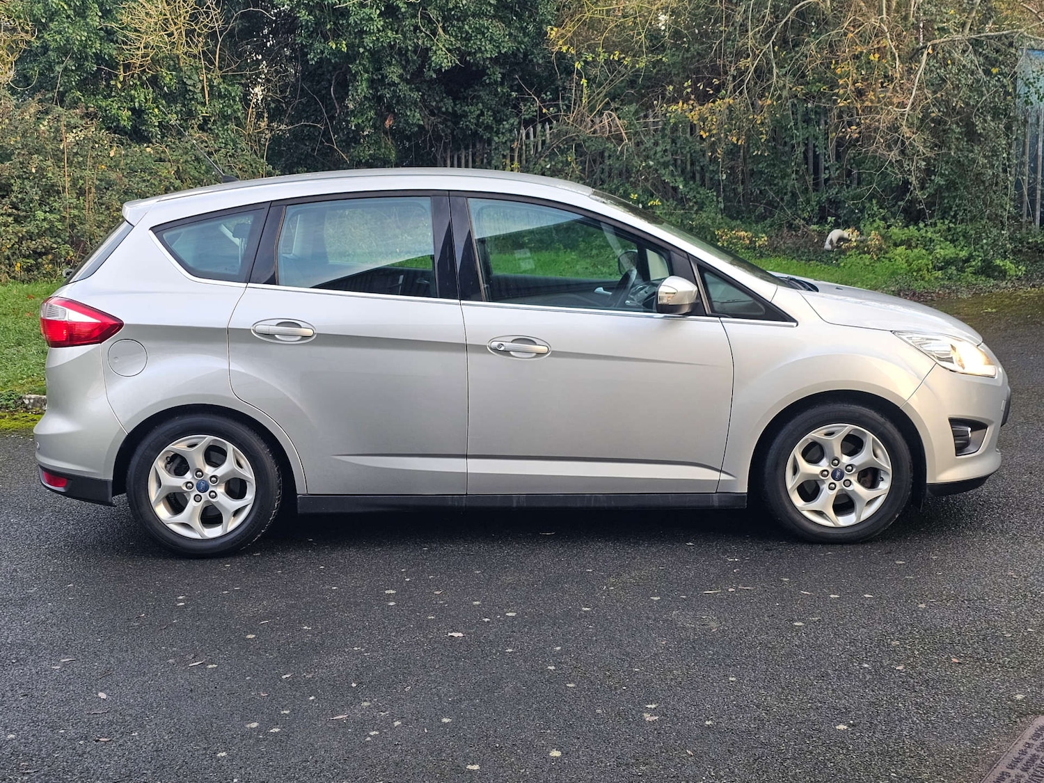 Used Ford C-Max 2015 for sale - 76934875: Photo 2
