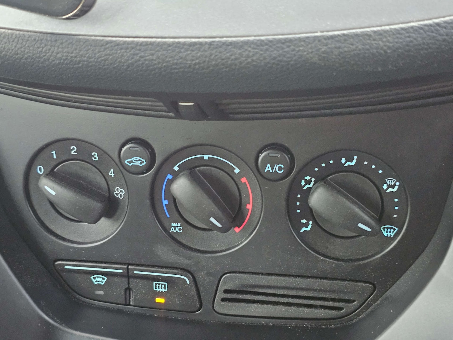 Used Ford C-Max 2015 for sale - 76934875: Photo 21