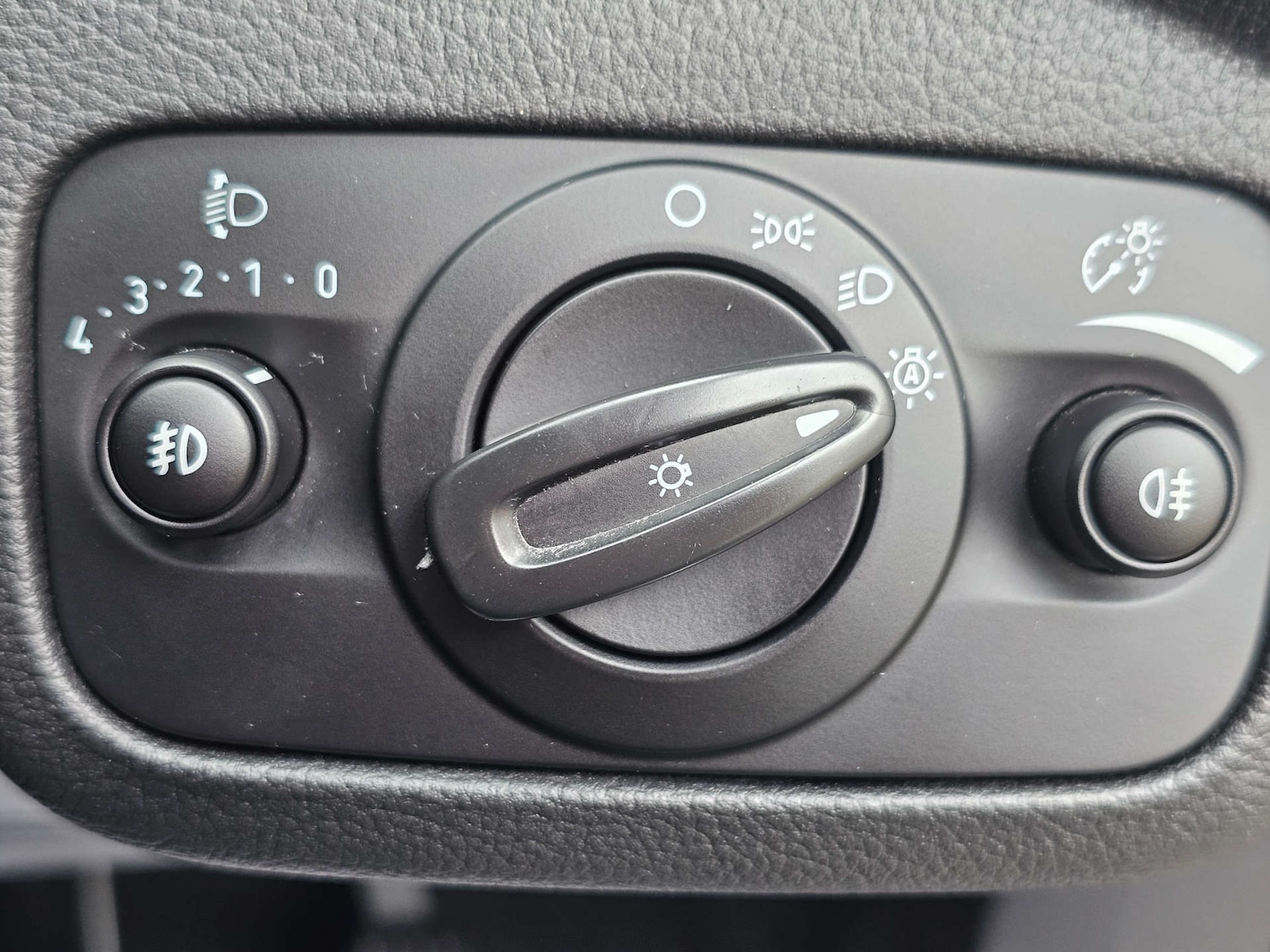 Used Ford C-Max 2016 for sale - 76493608: Photo 24