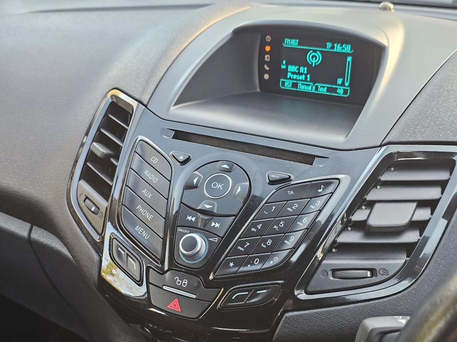 Used Ford Fiesta 2015 for sale - 77926986: Photo 25