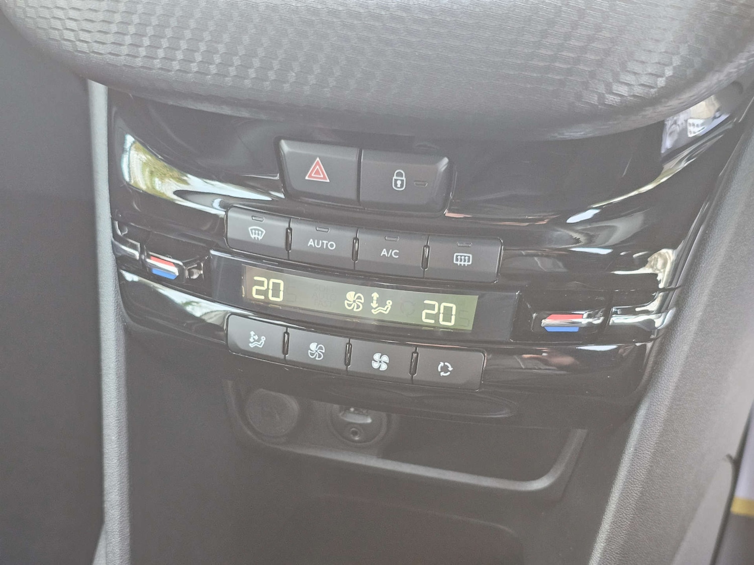 Used Peugeot 208 2018 for sale - 77562673: Photo 26