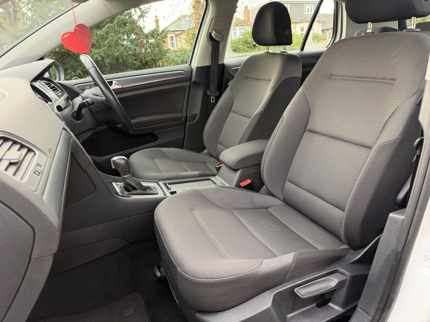 Used Volkswagen Golf 2017 for sale - 76688560: Photo 10