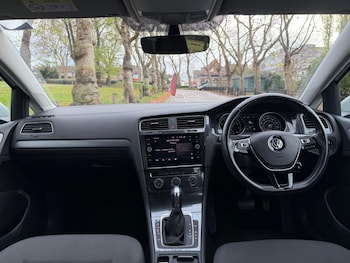 Used Volkswagen Golf 2017 for sale - 76688560: Photo