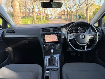 Used Volkswagen Golf 2017 for sale - 78157375: Photo