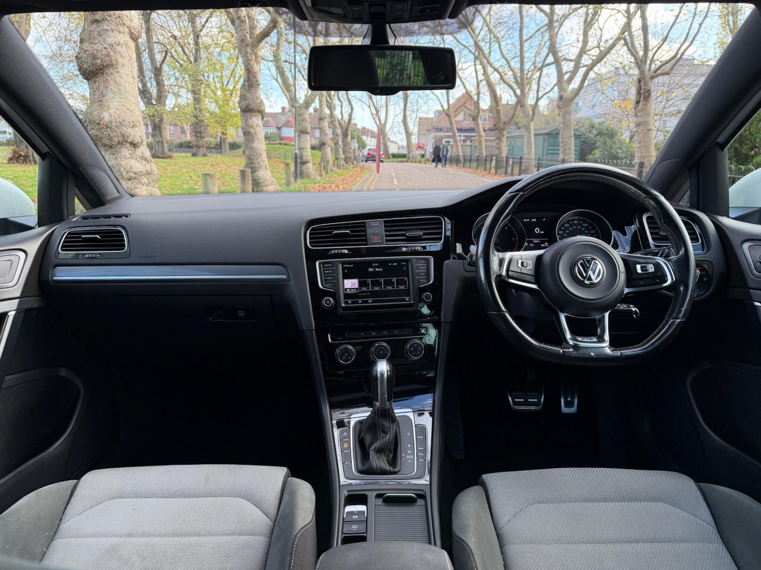 Used Volkswagen Golf 2016 for sale - 76742749: Photo 4