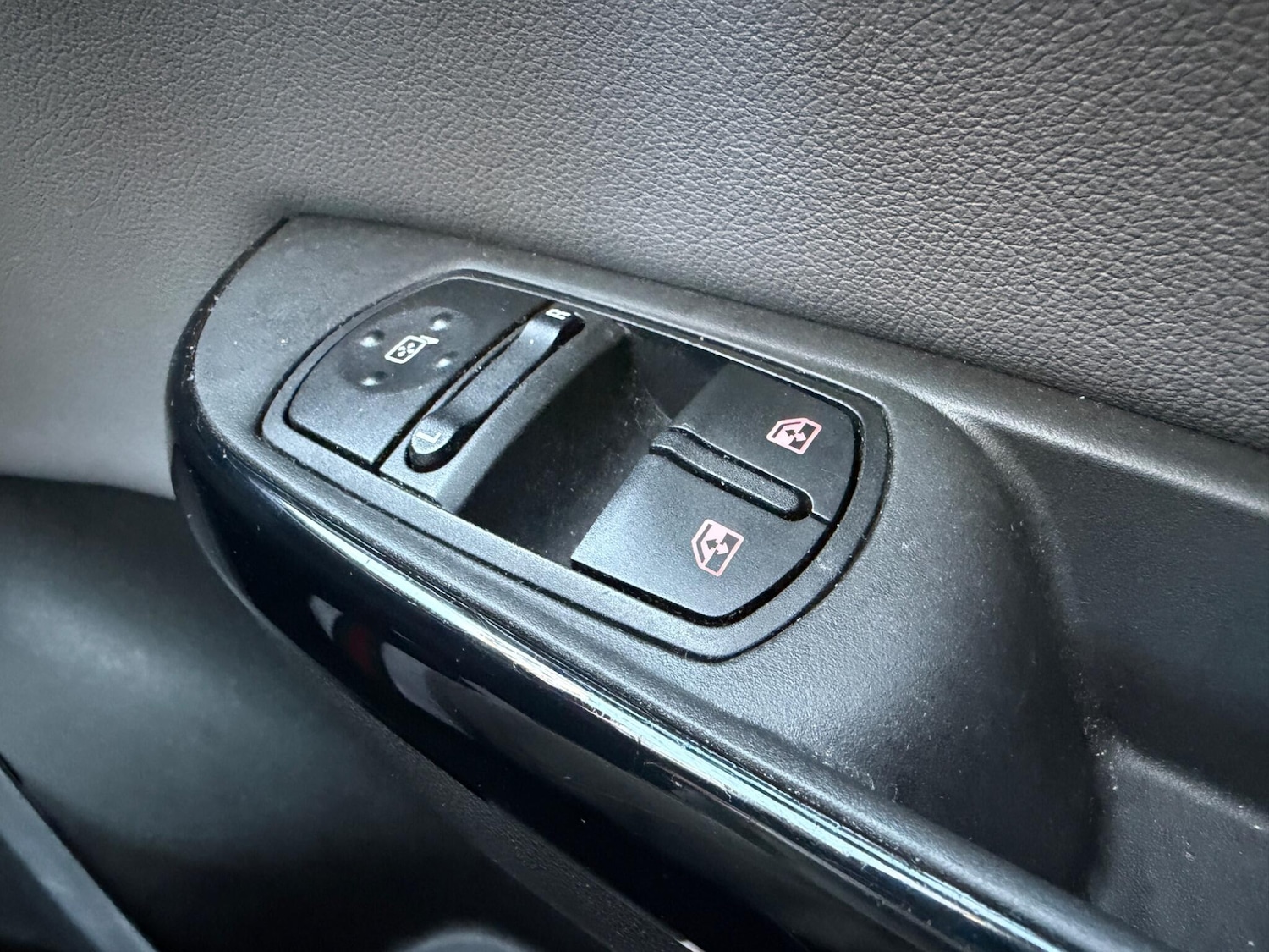 Used Vauxhall Corsa 2016 for sale - 77203191: Photo 21