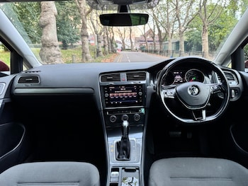 Used Volkswagen Golf 2019 for sale - 75927793: Photo