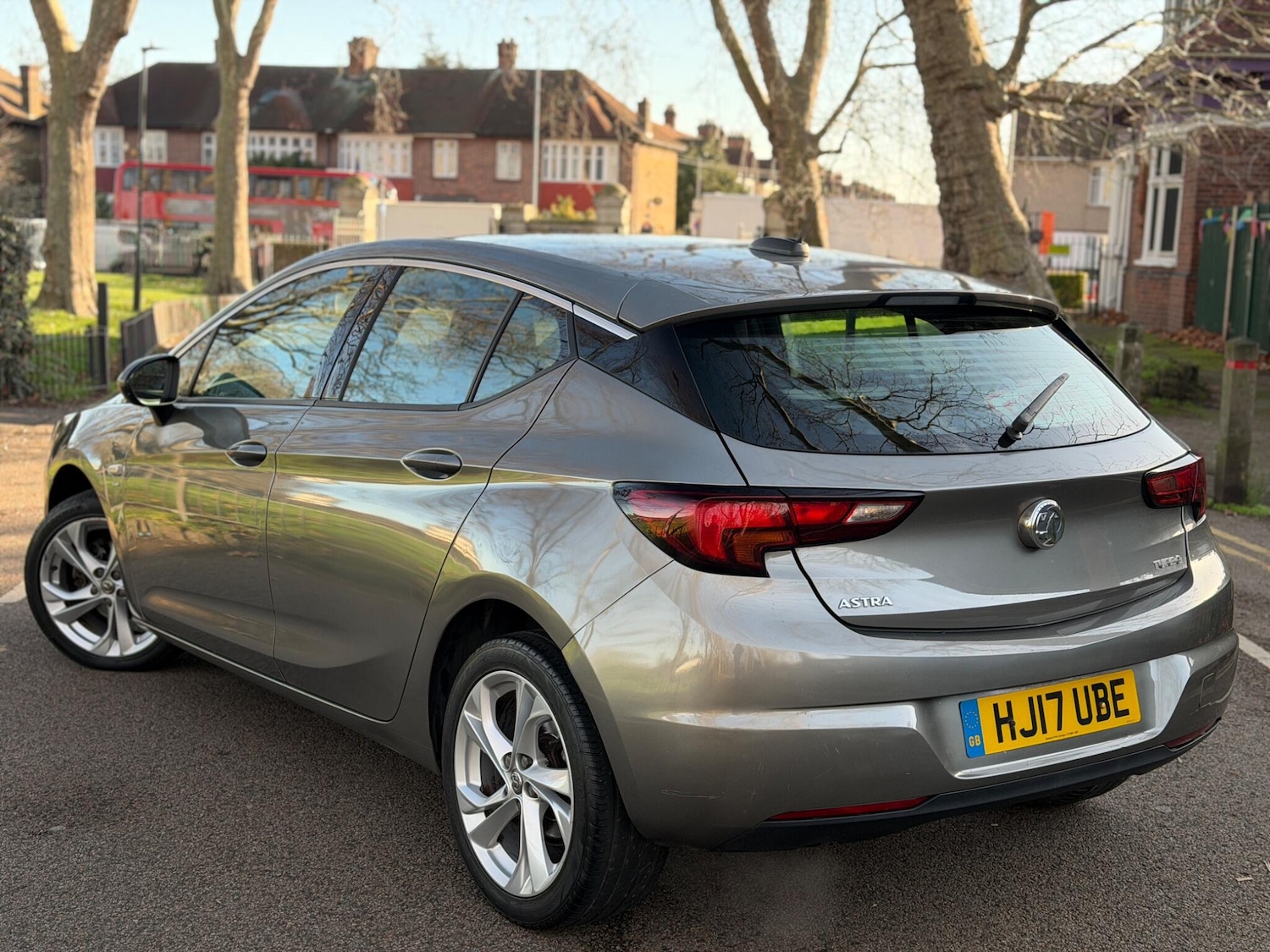 Used Vauxhall Astra 2017 for sale - 76942354: Photo 2