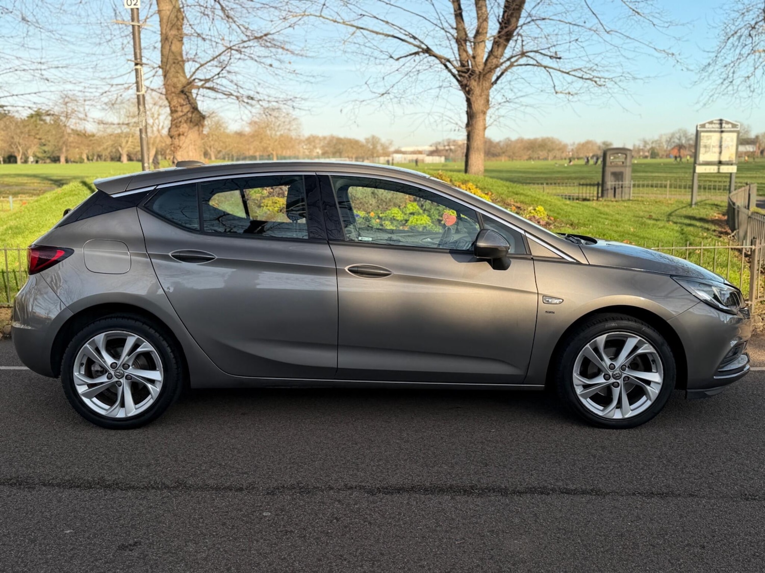 Used Vauxhall Astra 2017 for sale - 76942354: Photo 3