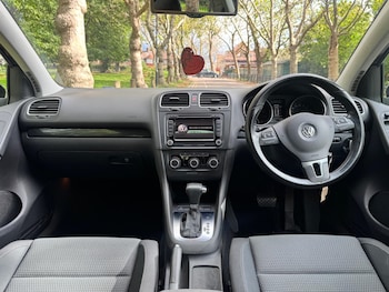 Used Volkswagen Golf 2010 for sale - 76043356: Photo
