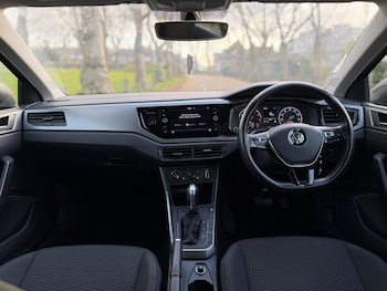 Used Volkswagen Polo 2018 for sale - 76942400: Photo