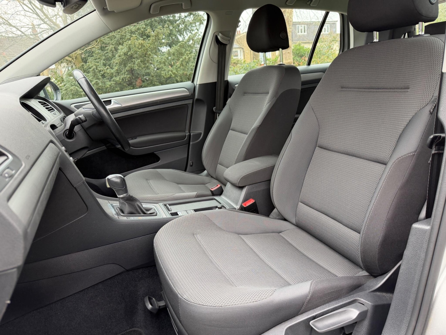 Used Volkswagen Golf 2016 for sale - 77625897: Photo 10