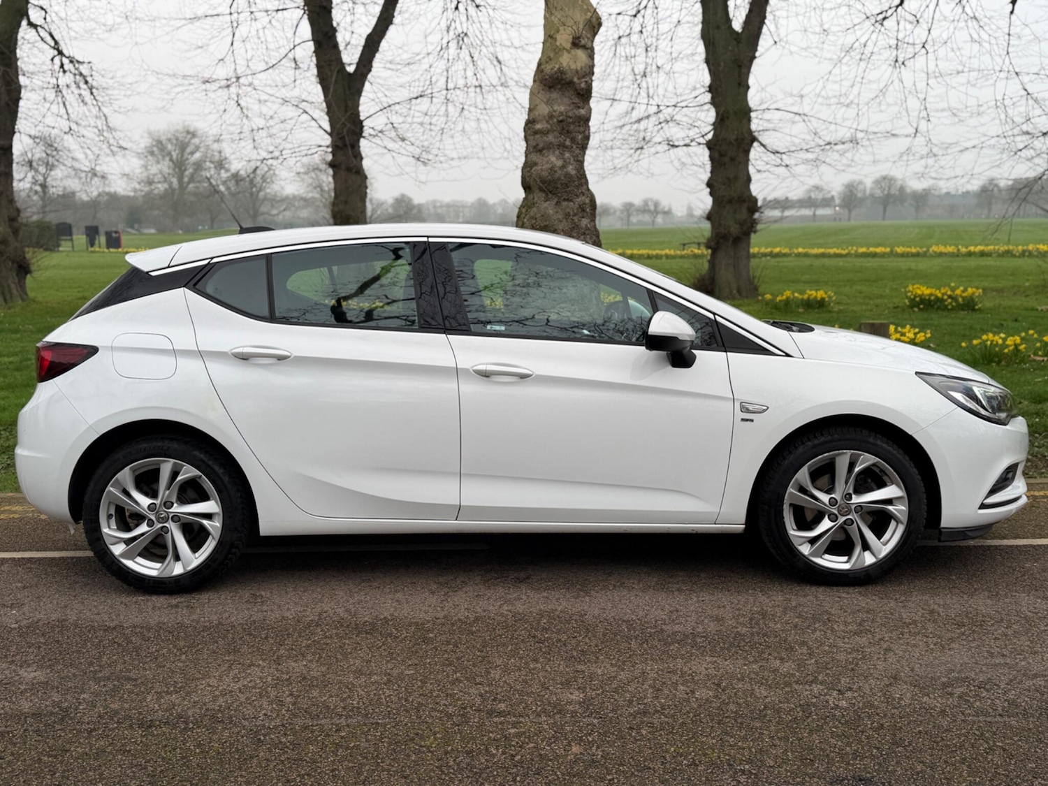 Used Vauxhall Astra for sale - 77807875: Photo 3