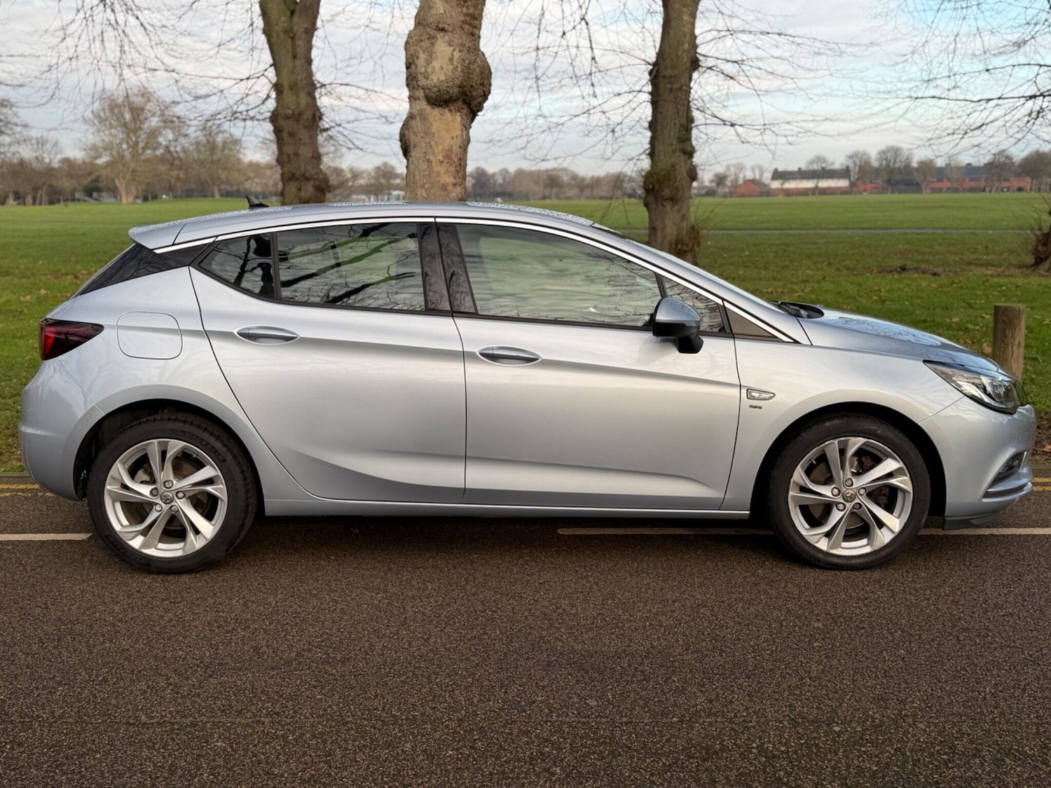 Used Vauxhall Astra for sale - 77242452: Photo 3