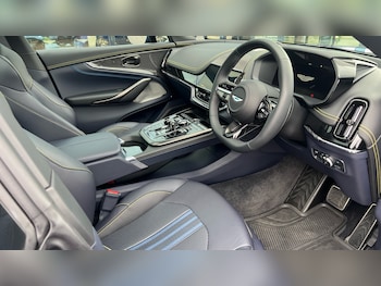 Used Aston Martin DBX 2025 for sale - 75962839: Photo