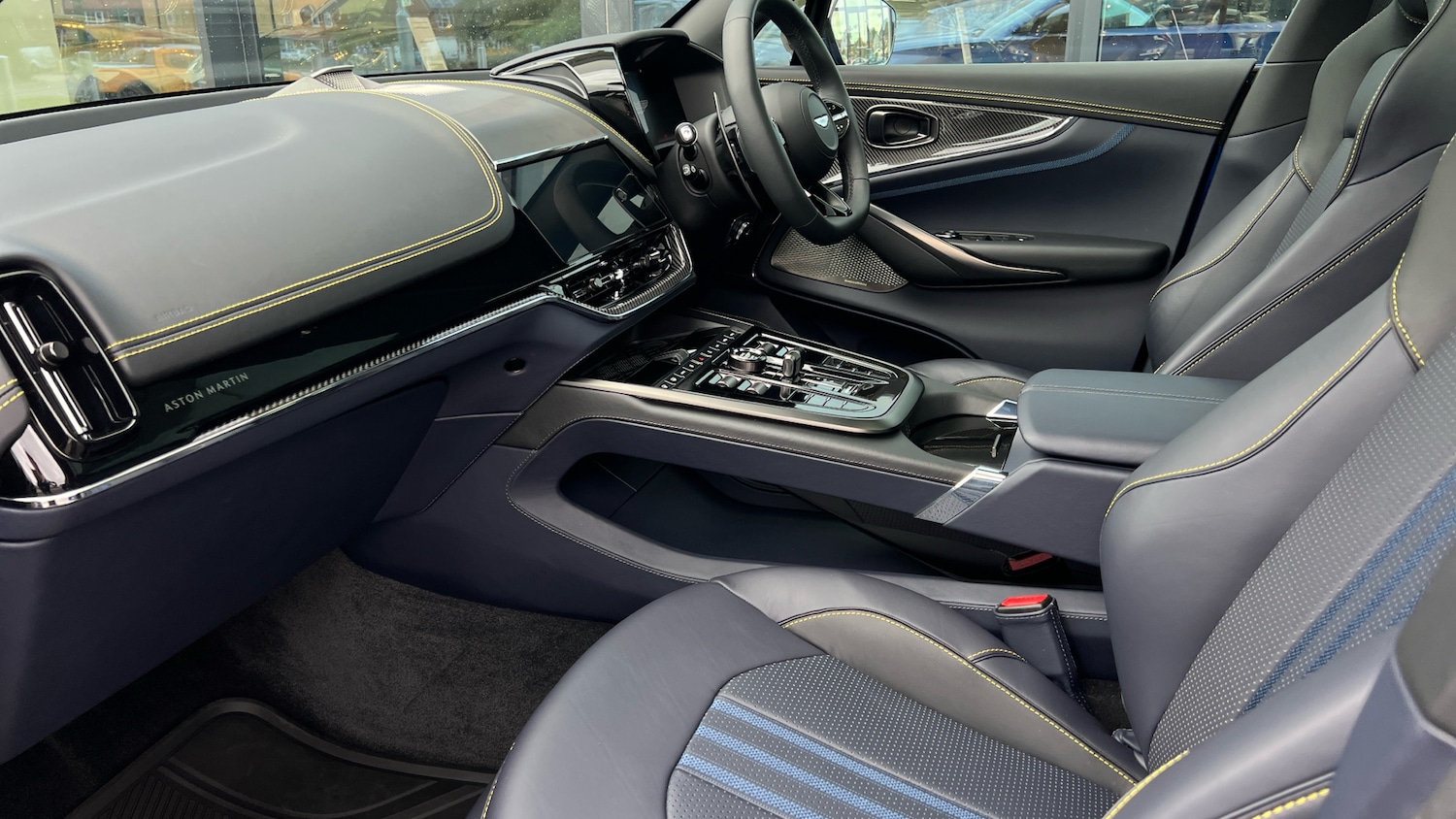 Used Aston Martin DBX 2025 for sale - 76455008: Photo 24