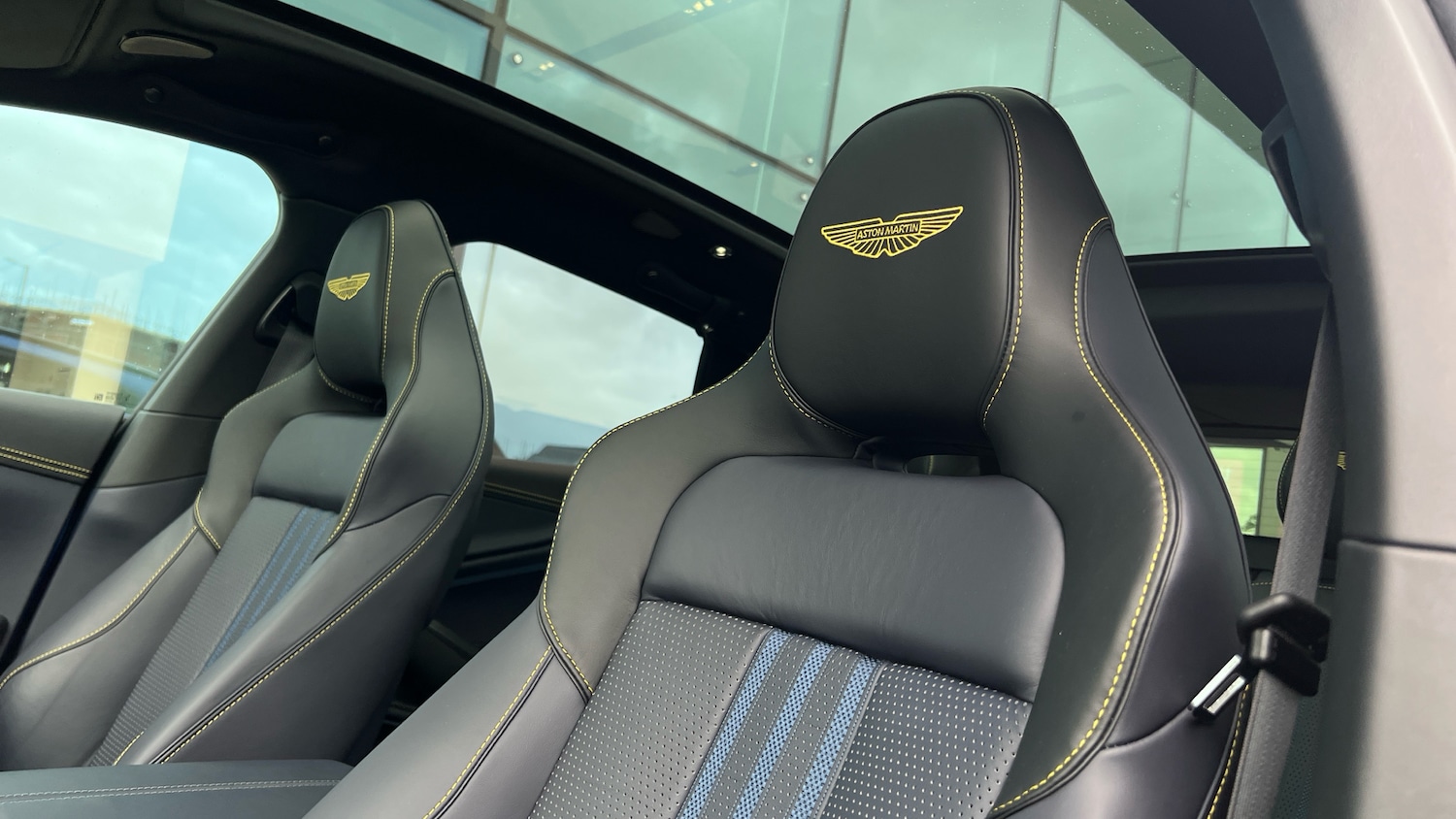 Used Aston Martin DBX 2025 for sale - 76455008: Photo 25