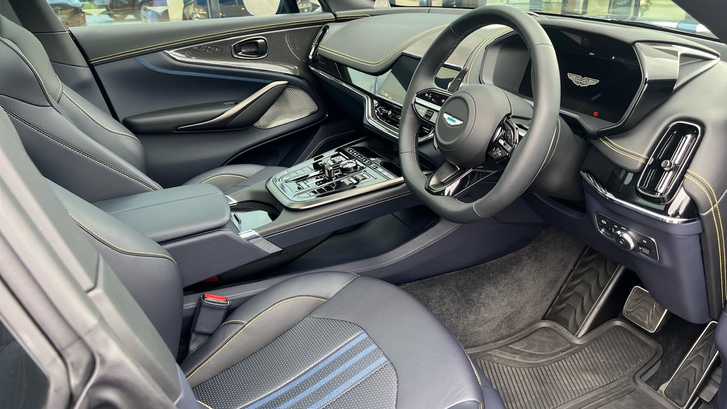 Used Aston Martin DBX 2025 for sale - 76455008: Photo 3