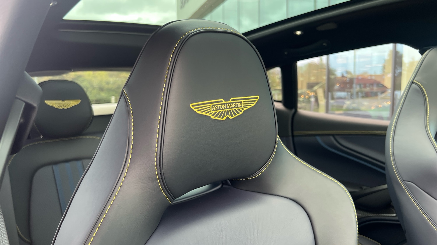 Used Aston Martin DBX 2025 for sale - 76455008: Photo 5