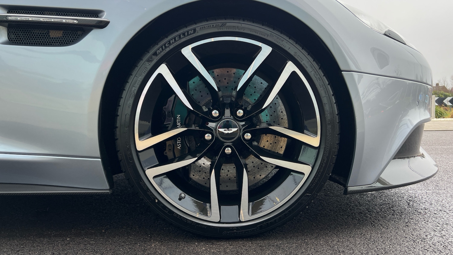 Used Aston Martin Vanquish 2015 for sale - 77572515: Photo 4