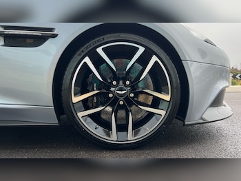 Used Aston Martin Vanquish 2015 for sale - 77572515: Photo