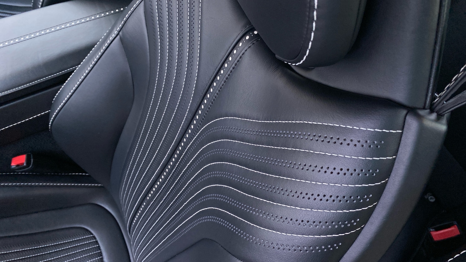 Used Aston Martin DB11 2019 for sale - 76784847: Photo 21