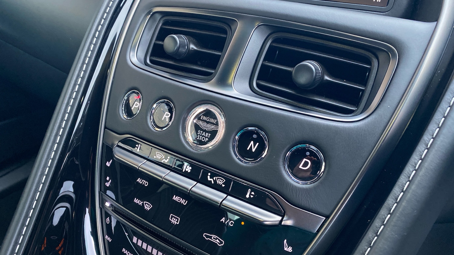 Used Aston Martin DB11 2019 for sale - 76784847: Photo 24