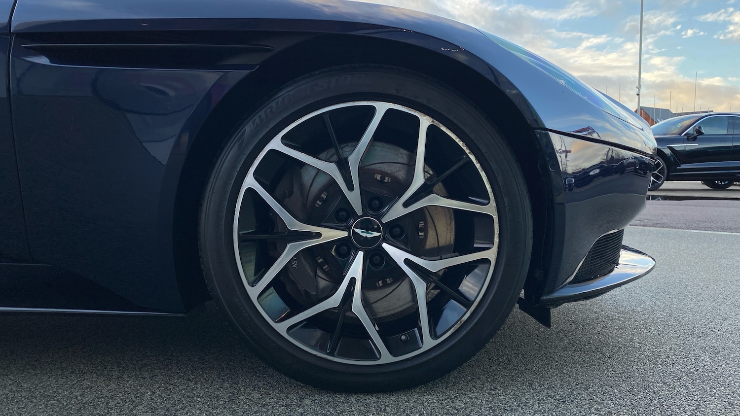 Used Aston Martin DB11 2019 for sale - 76784847: Photo 4