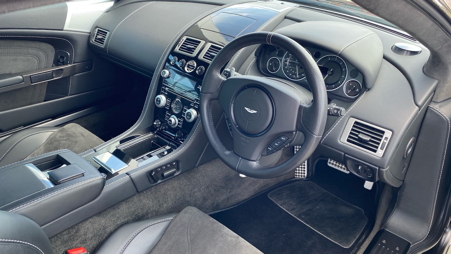 Used Aston Martin DBS for sale - 76699573: Photo 3