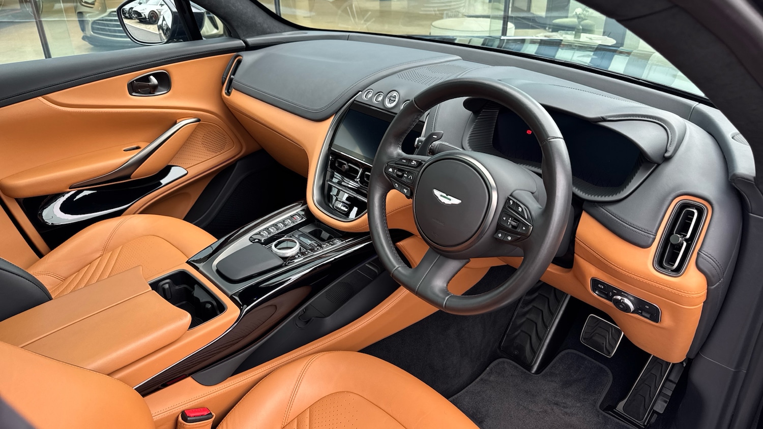 Used Aston Martin DBX 2022 for sale - 78154759: Photo 3