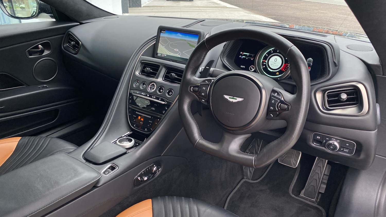 Used Aston Martin DB11 for sale - 77409409: Photo 3