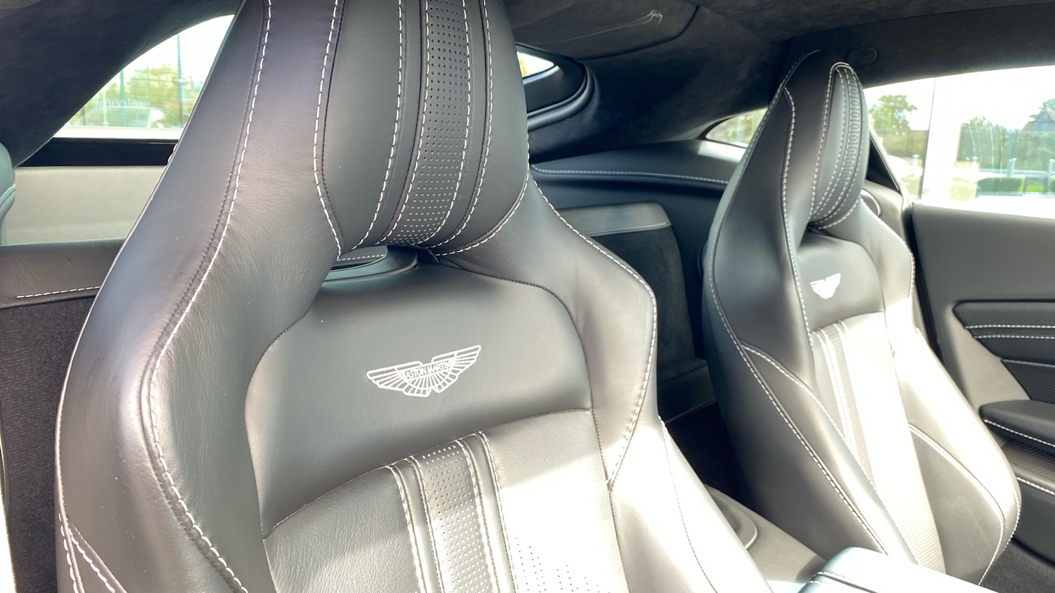 Used Aston Martin Vantage for sale - 76186960: Photo 5