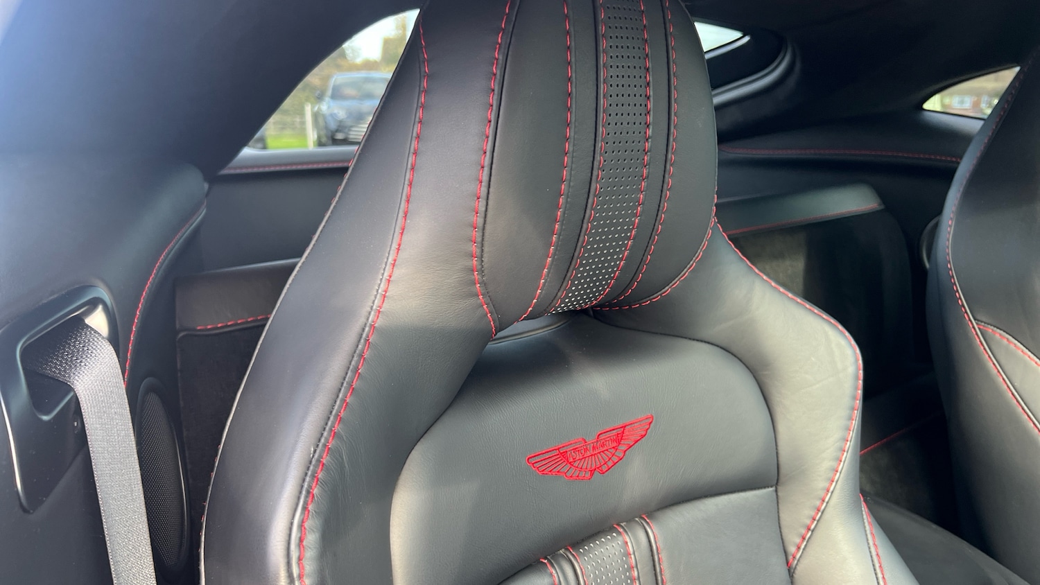 Used Aston Martin Vantage for sale - 76186957: Photo 5