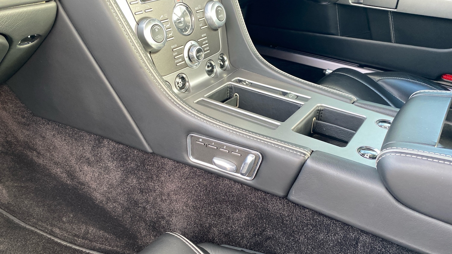 Used Aston Martin Virage 2012 for sale - 77213360: Photo 22