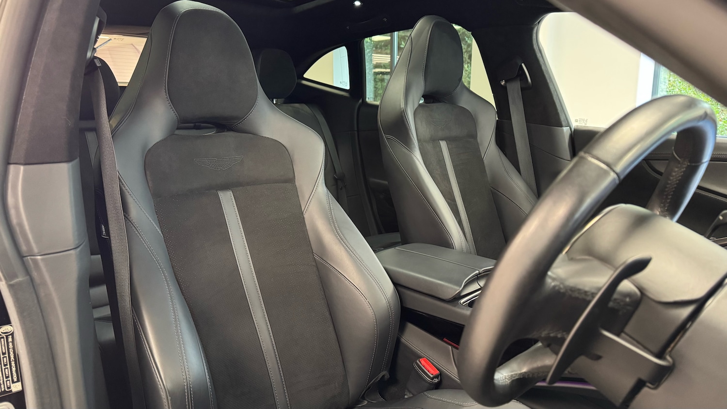 Used Aston Martin DBX 2023 for sale - 76910968: Photo 12