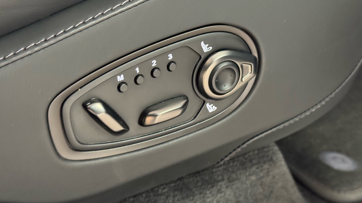 Used Aston Martin DBX 2023 for sale - 76910968: Photo 20