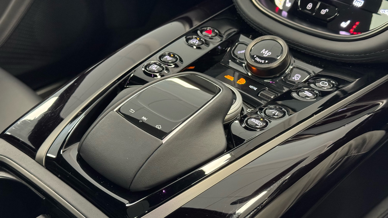 Used Aston Martin DBX 2023 for sale - 76910968: Photo 21