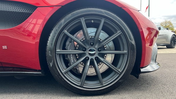 Used Aston Martin Vantage 2019 for sale - 76267605: Photo 4