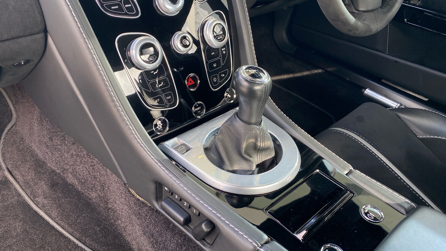 Used Aston Martin Vantage 2016 for sale - 77668257: Photo 22