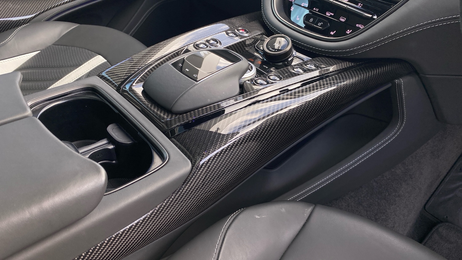 Used Aston Martin DBX for sale - 78201833: Photo 24