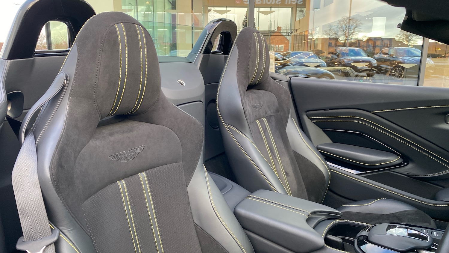 Used Aston Martin Vantage 2022 for sale - 77189172: Photo 11