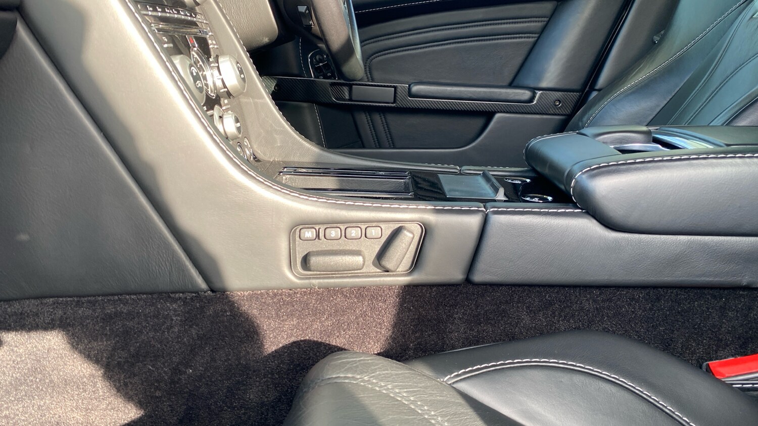 Used Aston Martin DBS for sale - 77721061: Photo 24