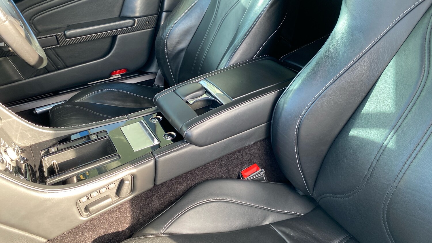 Used Aston Martin DBS for sale - 77721061: Photo 25