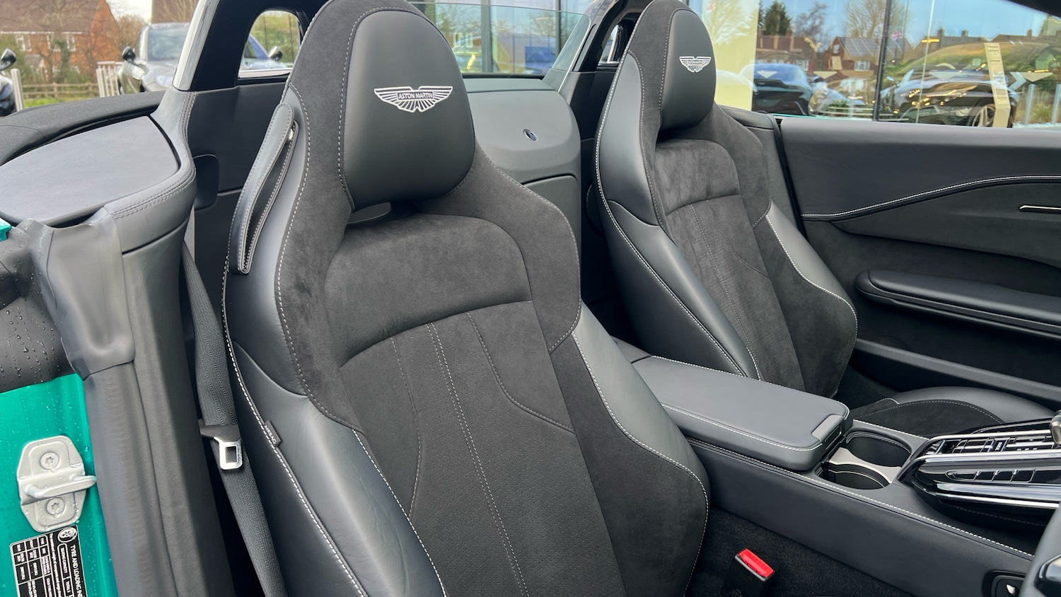 Used Aston Martin Vantage for sale - 76864137: Photo 11