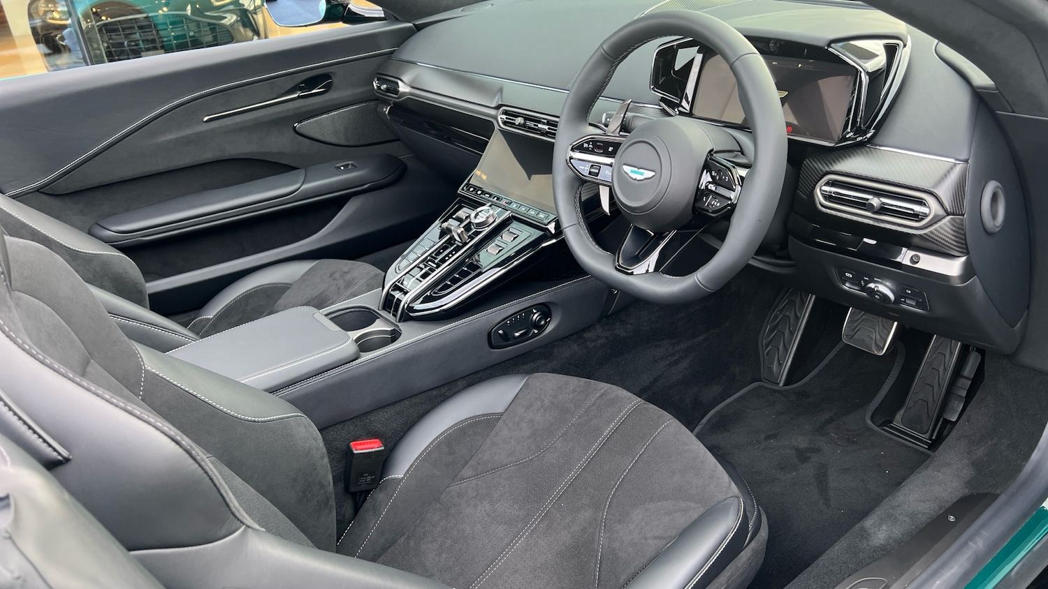 Used Aston Martin Vantage for sale - 76864137: Photo 3